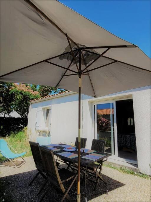 Agreable Maison Ensoleillee Avec Jardin Arbore Villa Le Chateau-d'Oleron Exterior photo