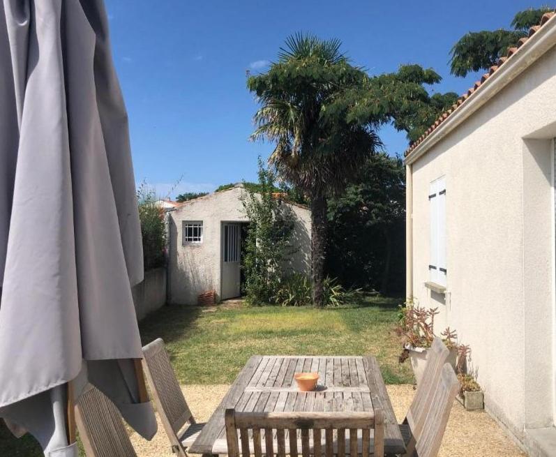 Agreable Maison Ensoleillee Avec Jardin Arbore Villa Le Chateau-d'Oleron Exterior photo